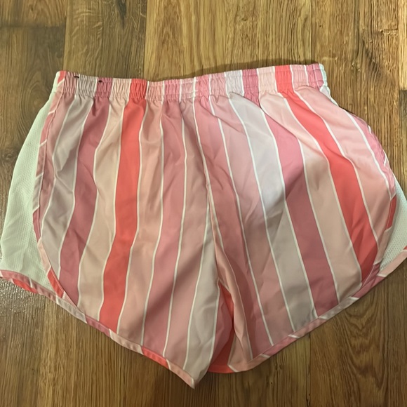 NEW NIKE DRY FIT KIDS SHORTS - Picture 2 of 5